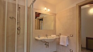 Unclassified image, 5 of 27, button - Spacious Farmhouse in Trevi With Swimming Pool (Trevi)