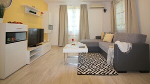 Bungalow | Living room - Contemporary Bungalow in Porec With Swimming Pool (Porec)