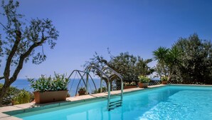 Outdoor pool - Beautiful Villa With Pool and Fantastic sea View in the Enchanting Amalfi Coast (Massa Lubrense)