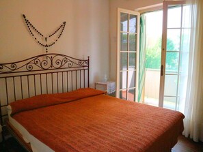 House | 3 bedrooms, individually furnished