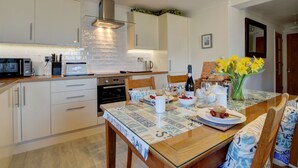 Unclassified image, 5 of 20, button - Annexe for Exploring North Devon (Ilfracombe)