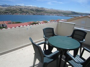 Balcony - Elegant Apartment in Dalmatia With Garden (Pag)