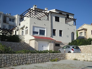 Exterior - Elegant Apartment in Dalmatia With Garden (Pag)