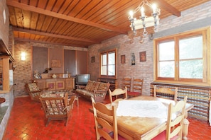 Villa | Dining