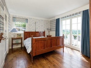 House | 5 bedrooms, individually furnished, bed sheets