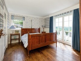 House | 5 bedrooms, individually furnished, bed sheets