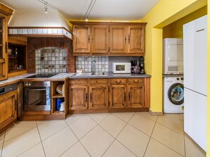 Cottage | Private kitchen - Stone Cottage with Sauna & Hot Tub near Cave of Lorette in Rochefort (Rochefort)