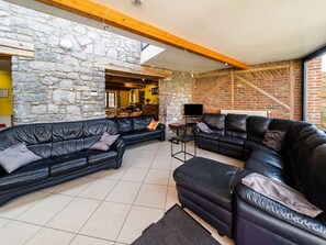 Cottage | Living room - Stone Cottage with Sauna & Hot Tub near Cave of Lorette in Rochefort (Rochefort)