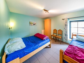 5 camere, con arredamento individuale
