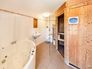 Cottage | Bathroom