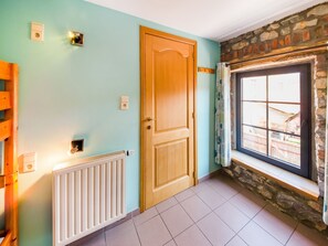 5 bedrooms, individually furnished - Stone Cottage with Sauna & Hot Tub near Cave of Lorette in Rochefort (Rochefort)