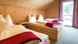 Chalet | 3 kamar tidur dan dilengkapi dengan perabotan berbeda-beda