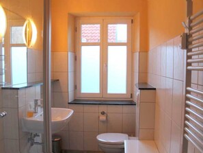 Shower - Apartment in Klütz With Terrace and Garden (Kluetz)