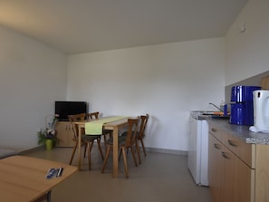Private kitchen | Fridge, coffee/tea maker, toaster