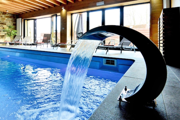 Huis | Zwembad | Een binnenzwembad, een buitenzwembad