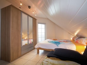 House | 2 bedrooms, individually furnished, bed sheets