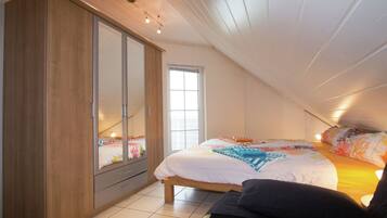 House | 2 bedrooms, individually furnished, bed sheets
