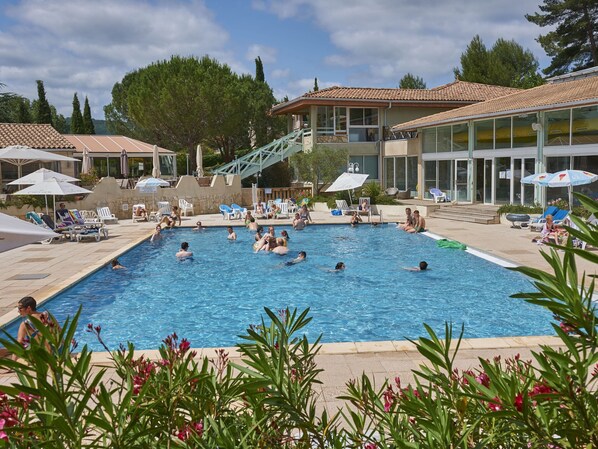 Outdoor pool - Holiday Home in Quillan Near Pyrenees (Quillan)