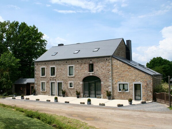 Exterior - Comfortable Holiday Home With Sauna and Lots of Games in Érezée (Erezee)