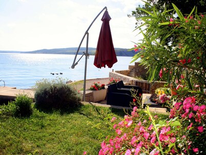Apartment in Maslenica by the Sea