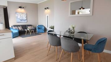 Apartment | Dining