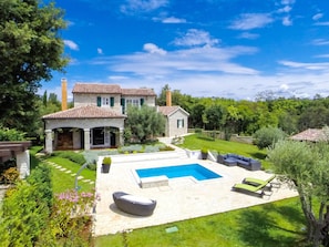 Villa | Garden