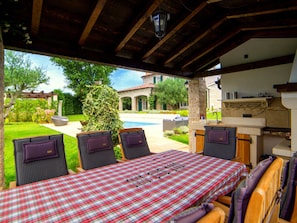 Villa | Dining