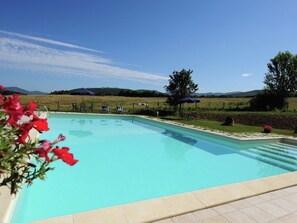 A rectangular swimming pool with clear blue water, surrounded by a tiled deck. - Farmhouse Near Lake Trasimeno With Pool (Passignano sul Trasimeno)