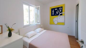 House | 1 bedroom, individually furnished, iron/ironing board