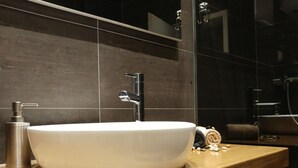 House | Bilik Mandi