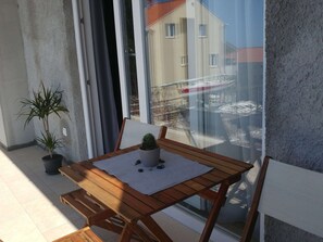 Dining - Comfortable Apartment in Cavtat With Balcony (Konavle)