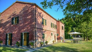 Unclassified image, 3 of 39, button - Sprawling Villa With Breathtaking Views in Emilia-romagna (Tredozio)