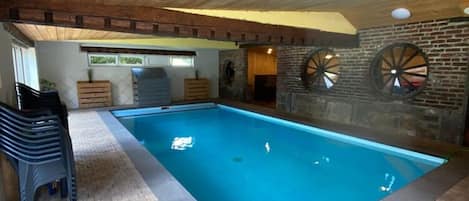 บ้านพัก | สระว่ายน้ำ | สระว่ายน้ำในร่ม, สระว่ายน้ำกลางแจ้ง