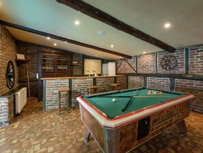 House | Game room