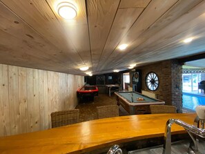 House | Game room