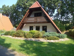 House | Balcony - Spacious Chalet With Garden in Marlow (Marlow)