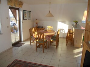 Dining - Spacious Chalet With Garden in Marlow (Marlow)