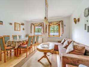 House | Dining - Holiday Home in Jagersgrun With Sauna (Muldenhammer)