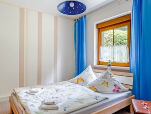 House | 4 bedrooms, individually furnished, bed sheets - Holiday Home in Jagersgrun With Sauna (Muldenhammer)