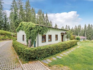 Exterior - Holiday Home in Jagersgrun With Sauna (Muldenhammer)
