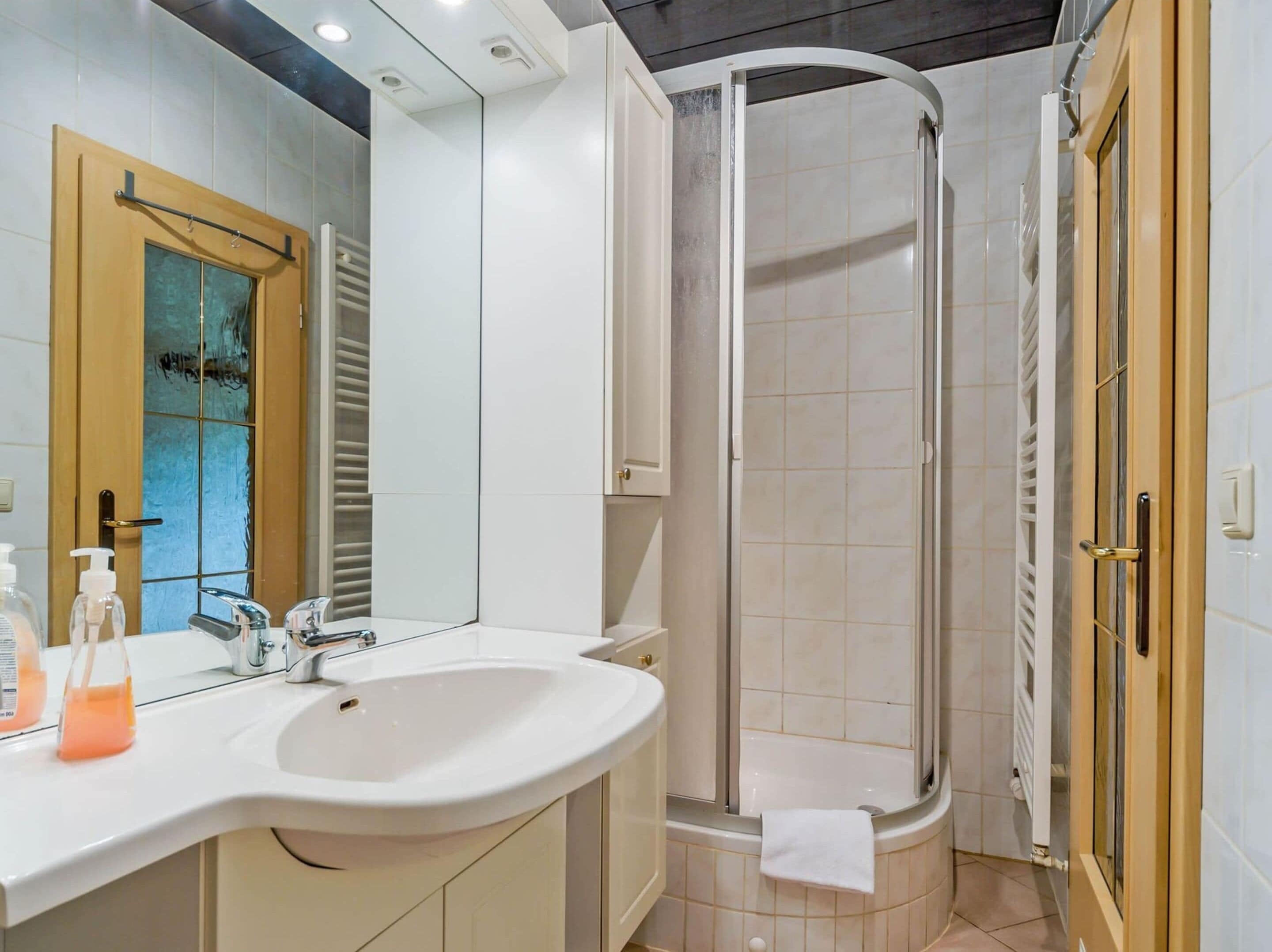 House | Bilik Mandi | Tab mandi 