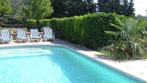 Pool - Detached Holiday Home Near the Truffle Capital of Aups, With a Shared Swimming Pool (Aups)