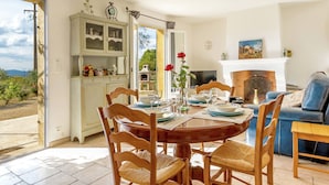 Dining - Detached Holiday Home Near the Truffle Capital of Aups, With a Shared Swimming Pool (Aups)