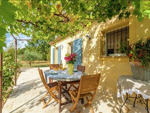 Balcony - Detached Holiday Home Near the Truffle Capital of Aups, With a Shared Swimming Pool (Aups)