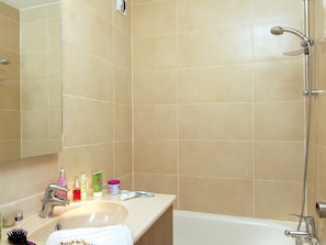 Bathroom - Nice Studio in La Grande Motte, sea at Just 200 m (La Grande-Motte)