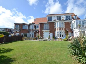 Exterior - Cozy Holiday Home in Swanage With Balcony (Swanage)