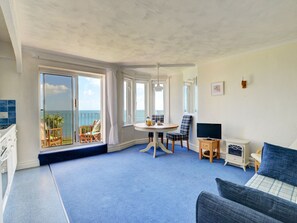 House | Living room - Cozy Holiday Home in Swanage With Balcony (Swanage)
