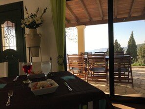 Villa | Dining
