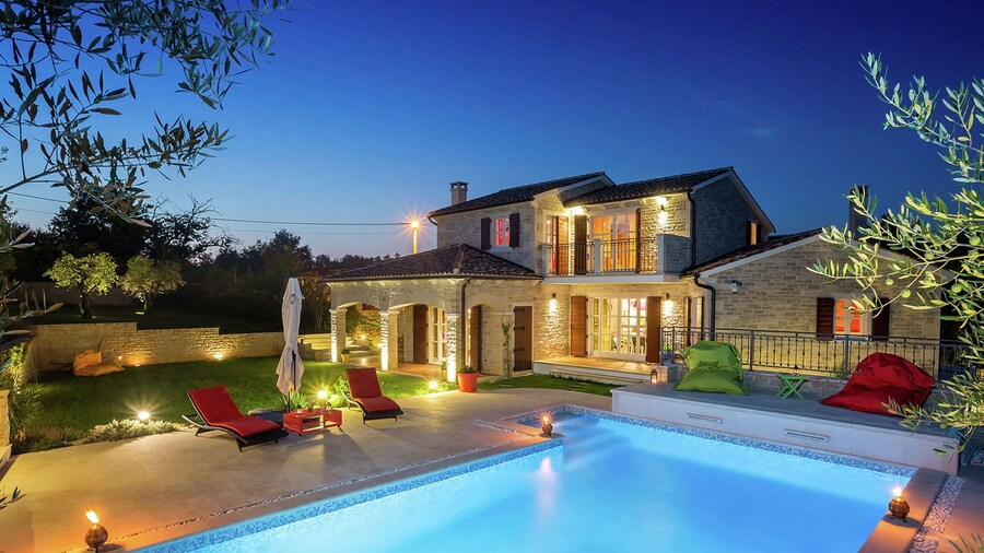 Villa in Porec With Private Pool & Garden