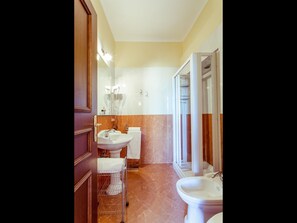 Bathroom - Pleasant Residence in Salò near Lake Garda (Manerba del Garda)